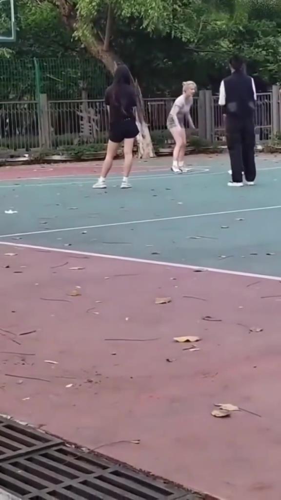 上來就背打女生的男人，真的活該沒有女朋友啊