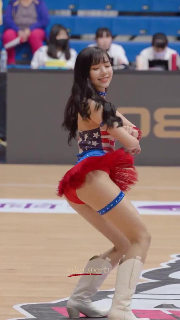 最好的啦啦隊(duì)小姐姐！自信，健康充滿活力！